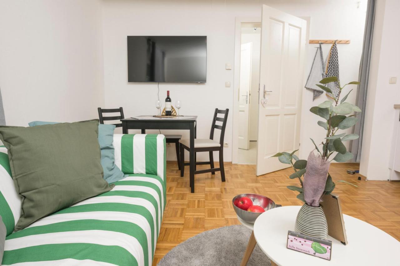 Zum Grazer Uhrturm Apartment Exterior foto